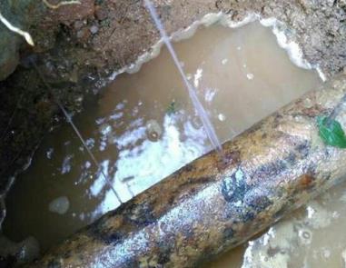 从化楼顶渗水维修公司分享下地暖漏水的原因及检测方法。